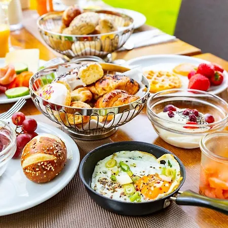 Christiane In Der Zum Kronprinzen Direkt Gegenueber Der Saarowtherme באד סארואו