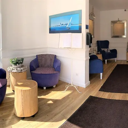 Christiane In Der Zum Kronprinzen Direkt Gegenueber Der Saarowtherme * באד סארואו